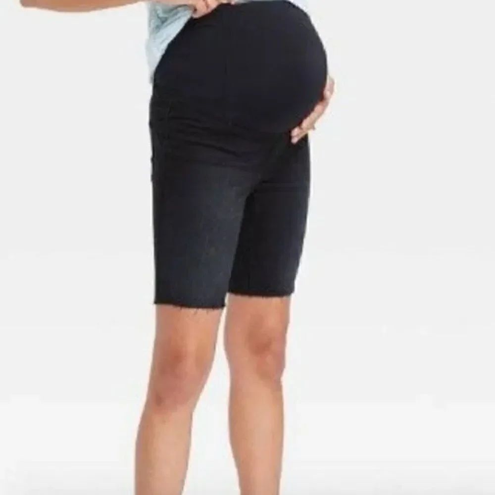 Isabel Maternity Black raw hem black denim shorts size 14 Maternity NWOT